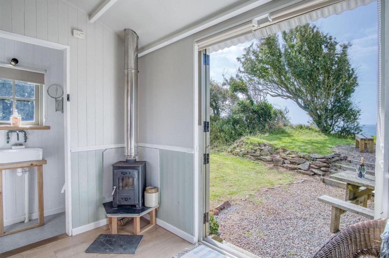 Haven View - 1 Bedroom Shepherds Hut - St Ishmaels Saint Ishmaels  Exterior photo